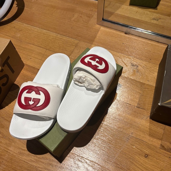 Gucci - Picture 1 of 2